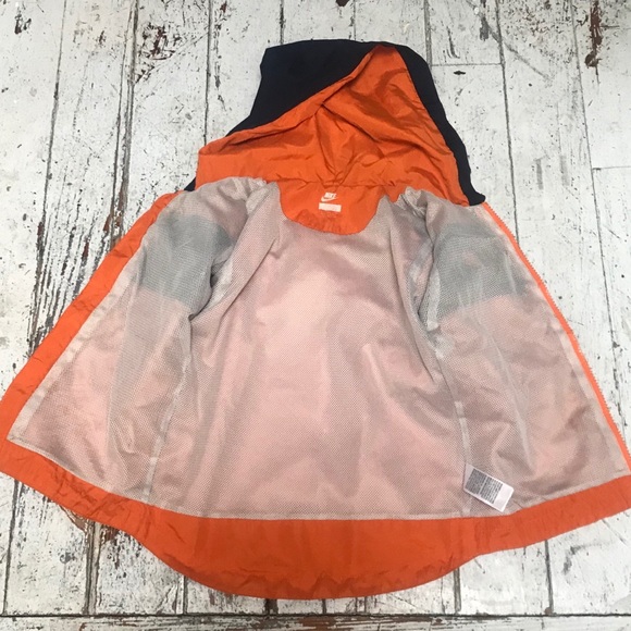 SOLD | NIKE | Boys Jacket - Picture 3 of 3